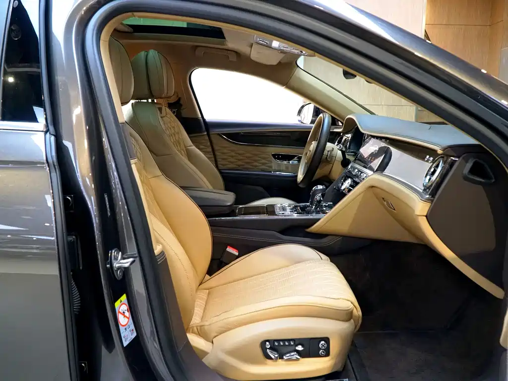 Bentley Flying Spur 2023 — фото 13