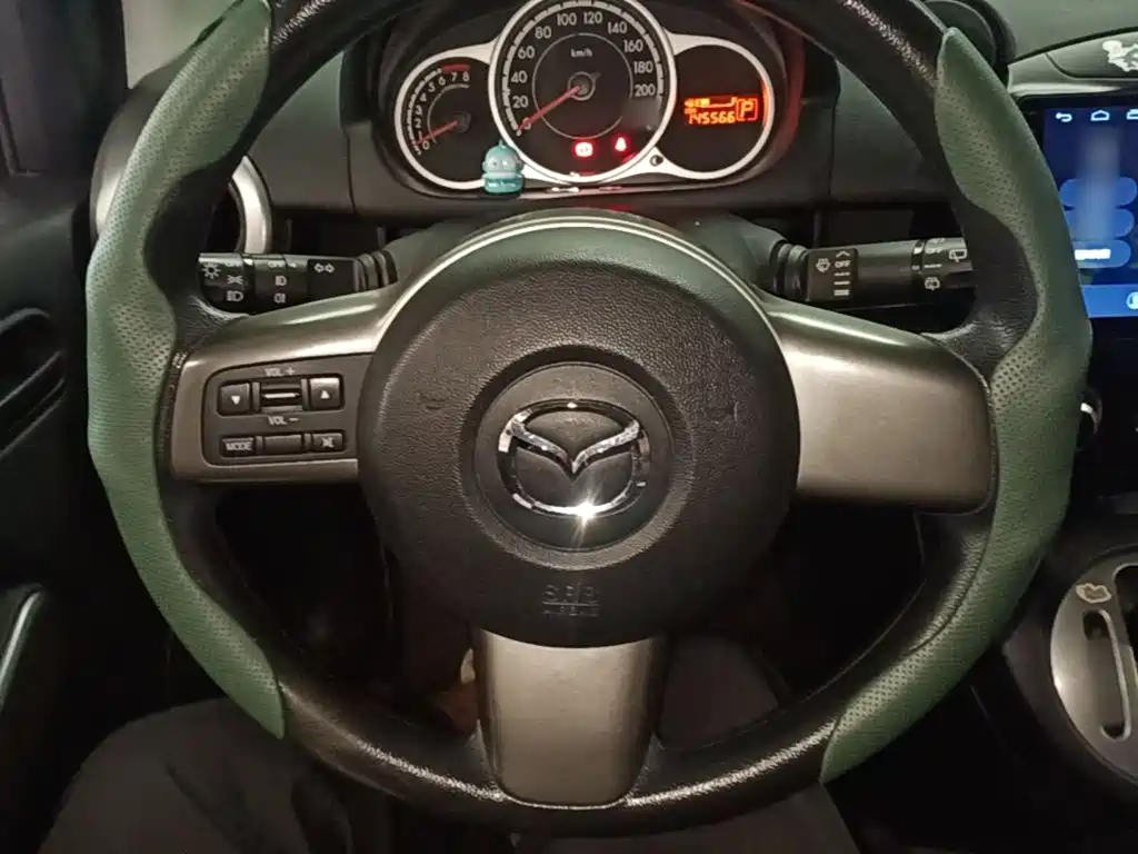 Mazda 2 2015 — фото 11