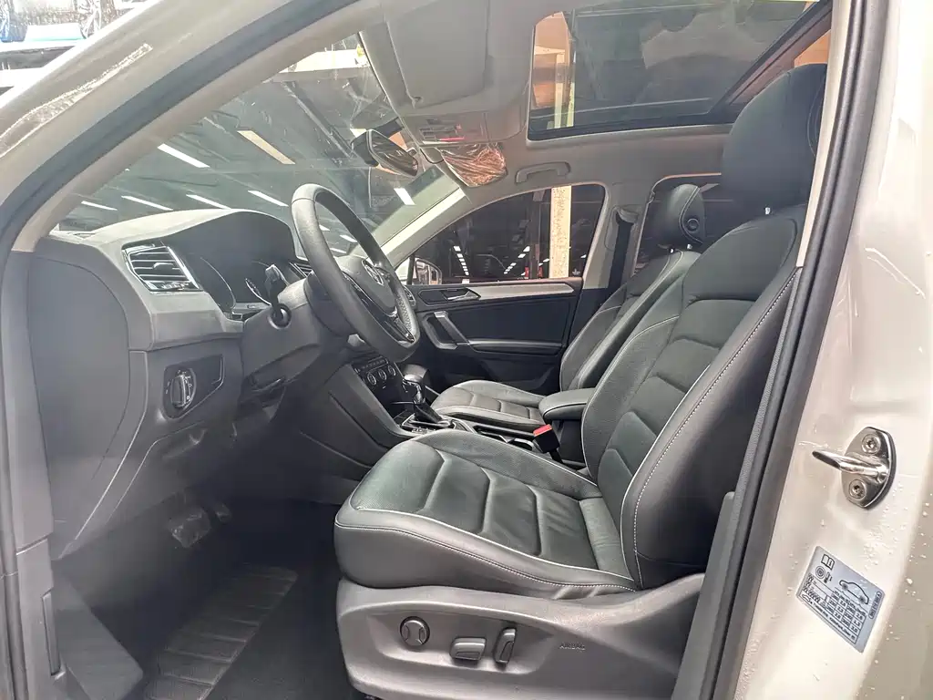 Volkswagen Tiguan L 2017 — фото 8