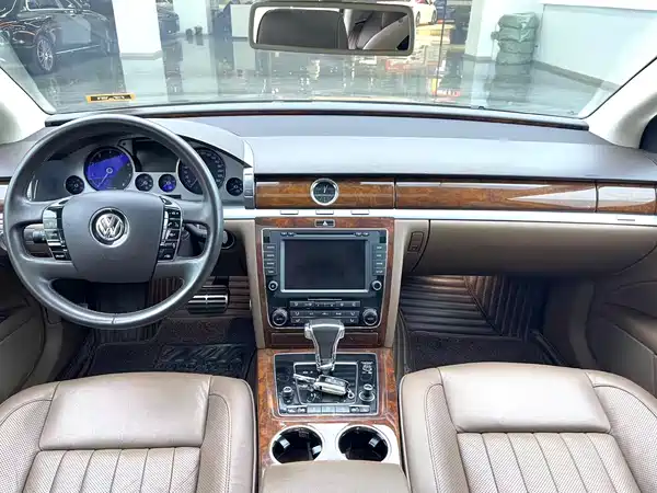 Volkswagen Phaeton 2015