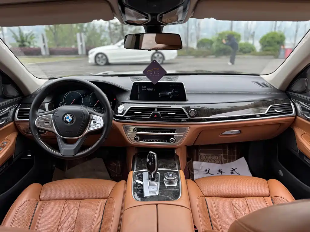 BMW 7 Series 2017 — фото 7