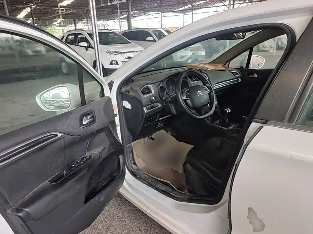Citroën C4L 2015 — фото 23