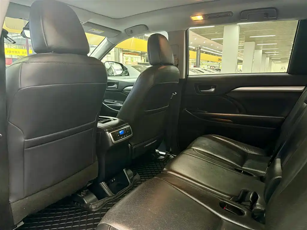 Toyota Highlander 2018 — фото 10