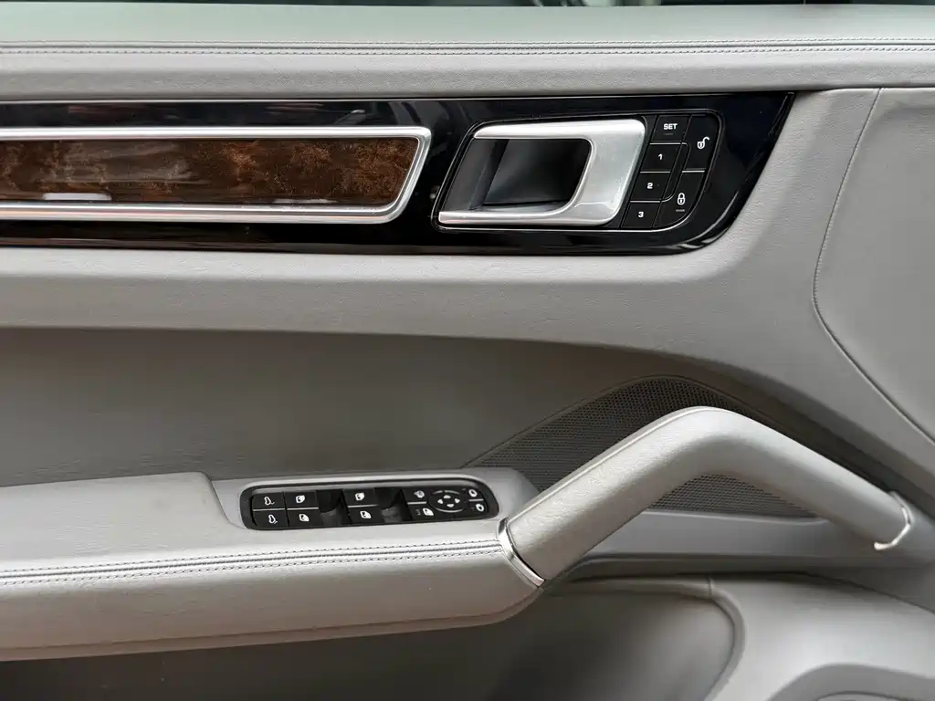Porsche Cayenne 2018 — фото 10