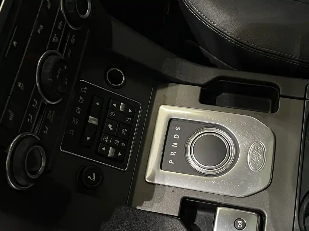 Land Rover Discovery 2014 — фото 17