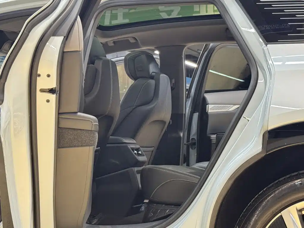 Cadillac IQ Aoge 2024 — фото 17