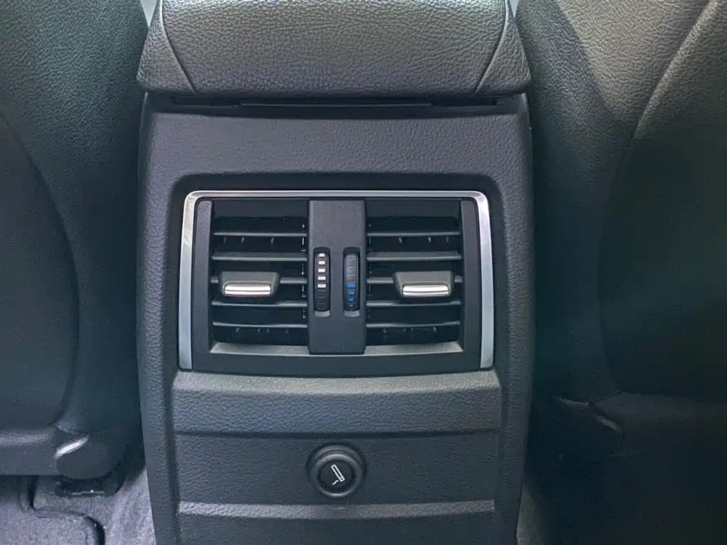 BMW 3 Series 2016 — фото 15