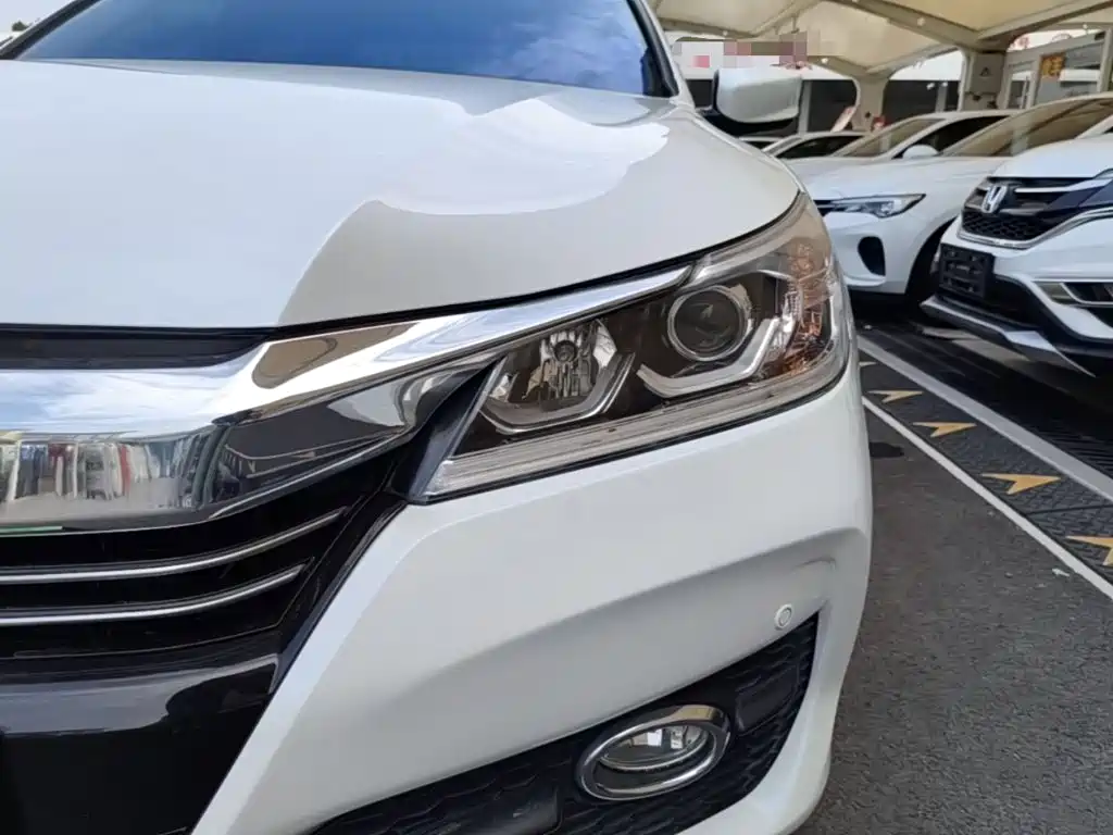 Honda Accord 2018 — фото 24