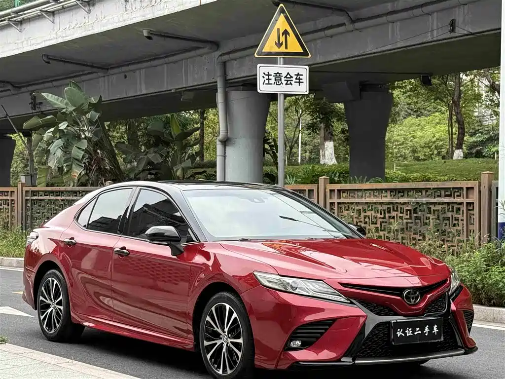 Toyota Camry 2018 — фото 11