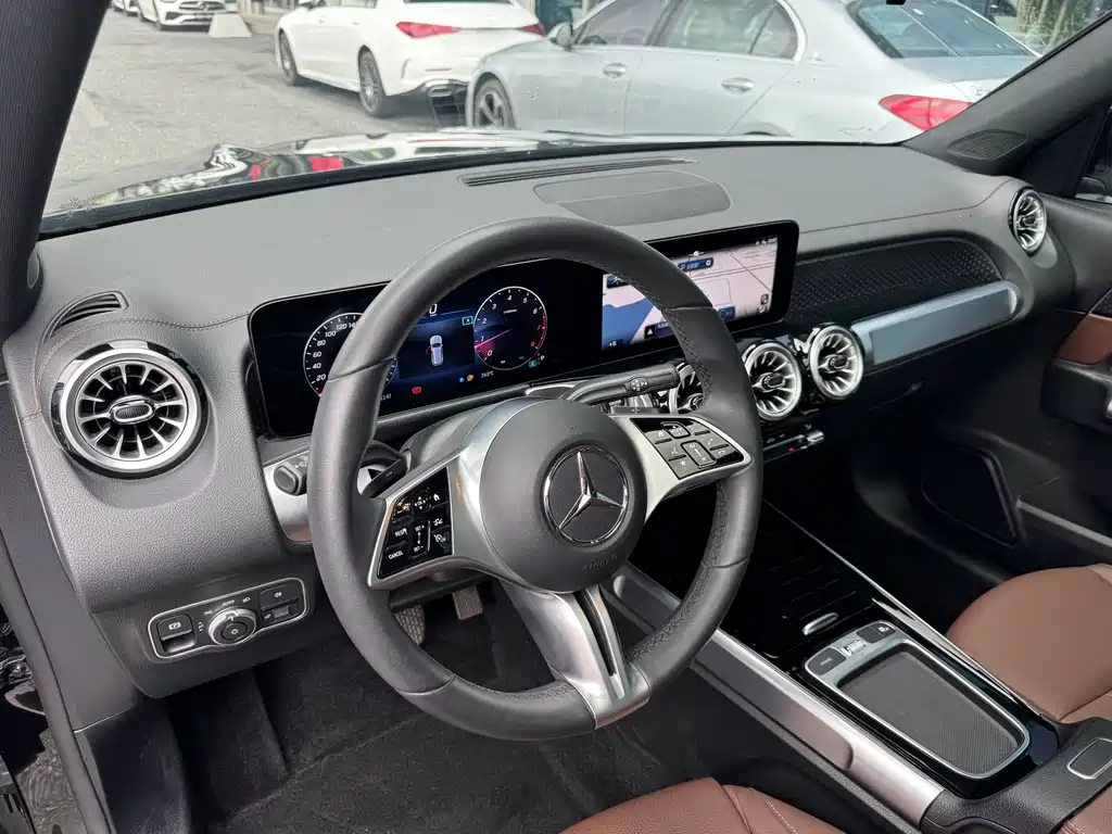 Mercedes-Benz GLB 2024 — фото 10