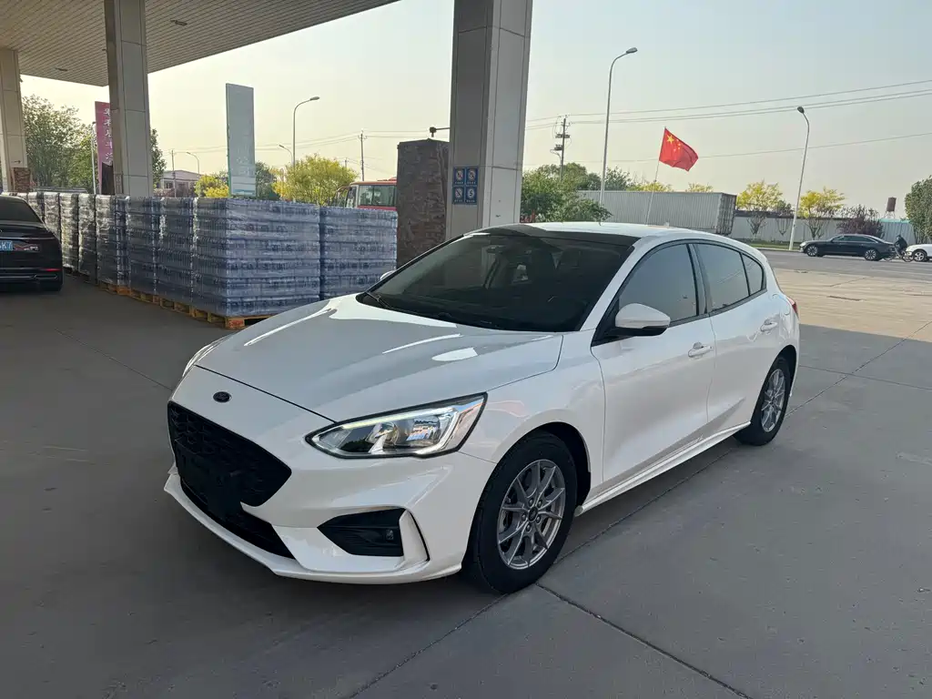 Ford Focus 2020 — фото 1
