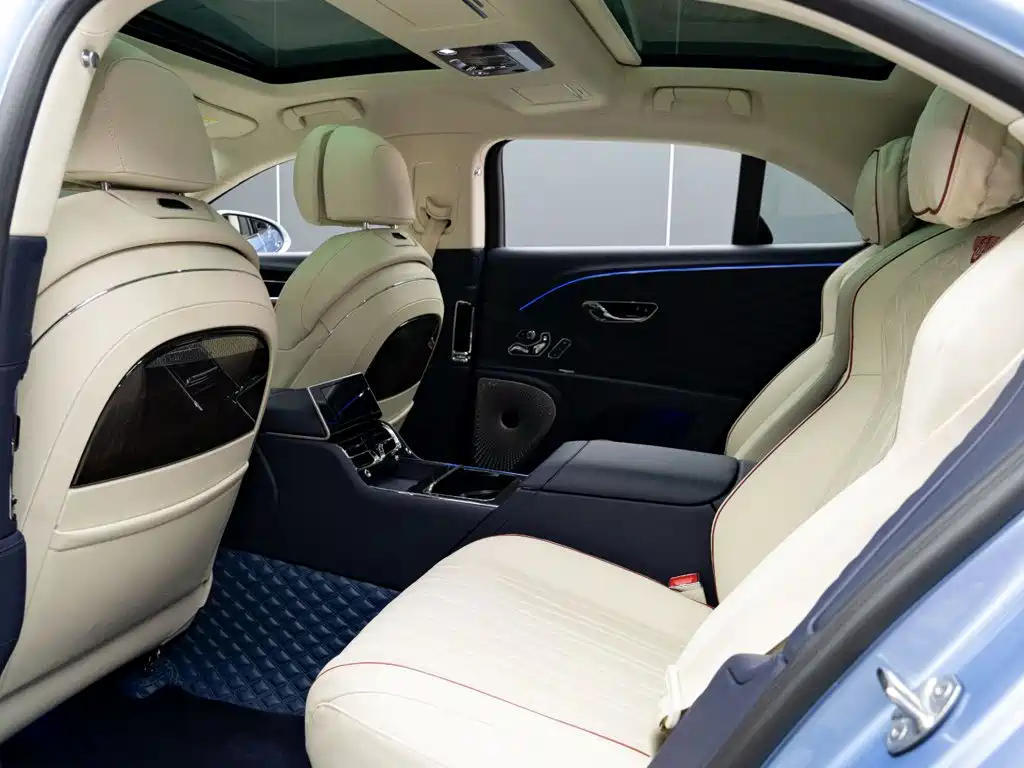 Bentley Flying Spur 2023 — фото 14