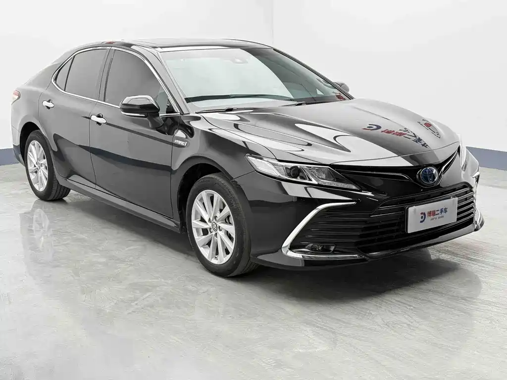 Toyota Camry 2023 — фото 3
