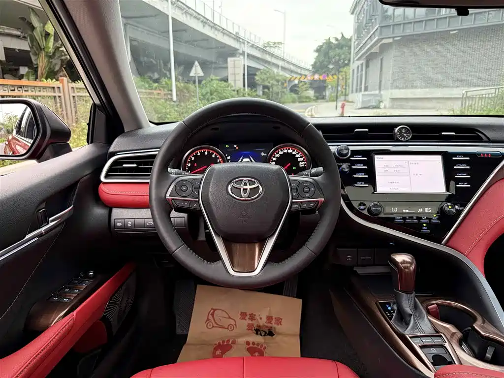 Toyota Camry 2018 — фото 9