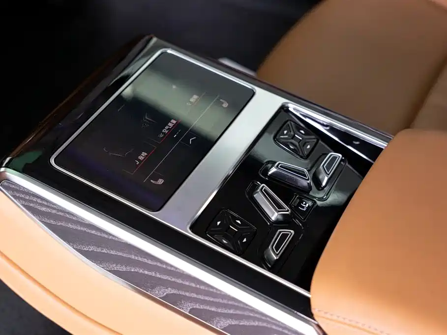 Audi A8 2025 — фото 16