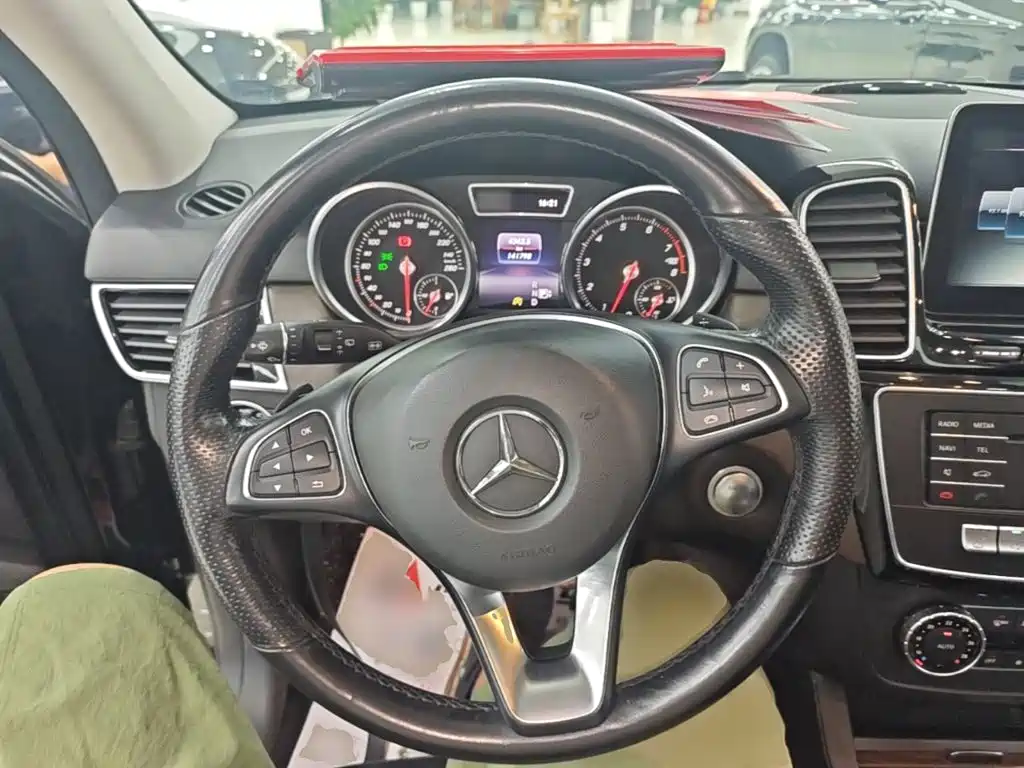 Mercedes-Benz GLE 2016 — фото 11