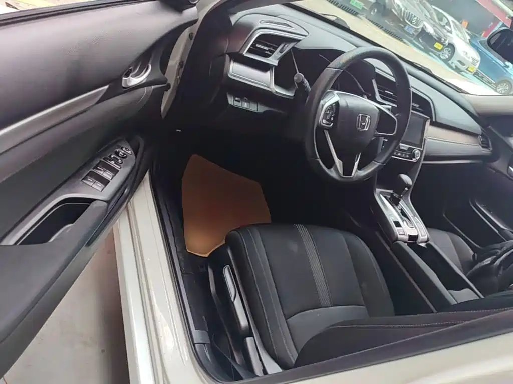 Honda Civic 2019 — фото 16