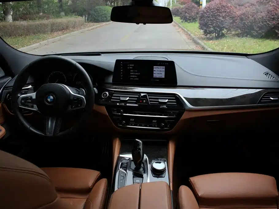 BMW 6 Series GT 2017 — фото 12