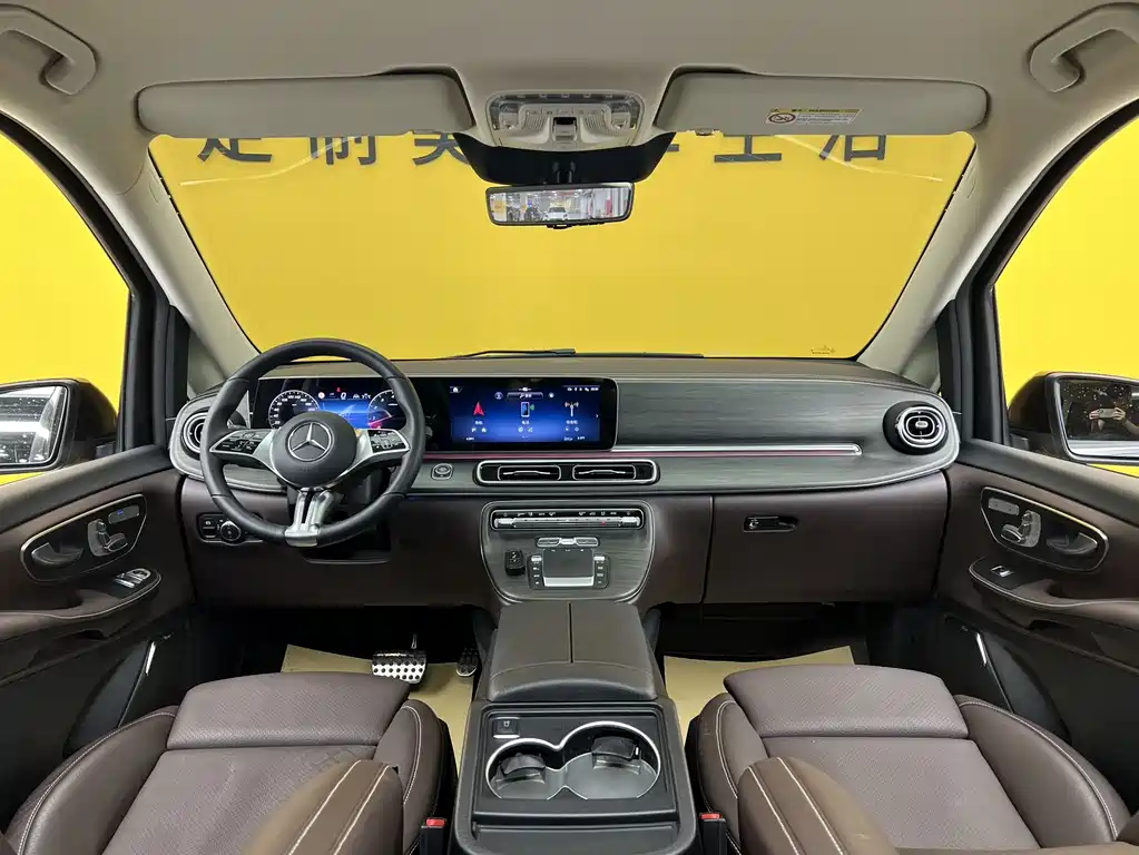 Mercedes-Benz V-Class 2025 — фото 15
