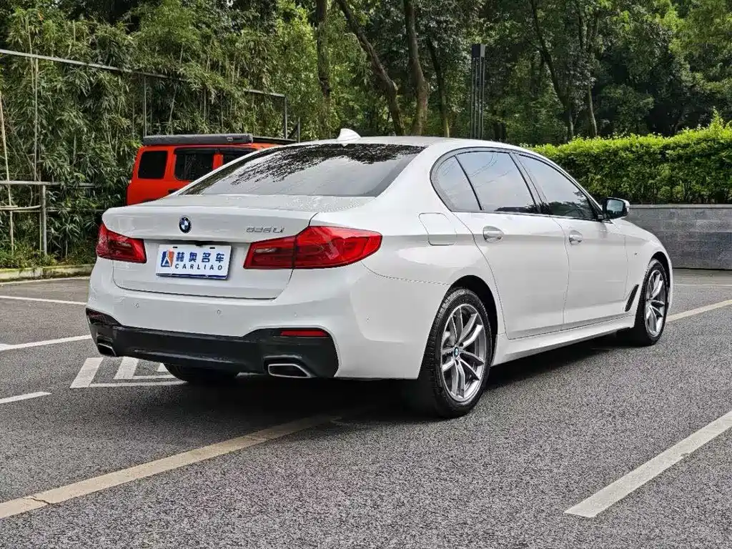 BMW 5 Series 2019 — фото 30