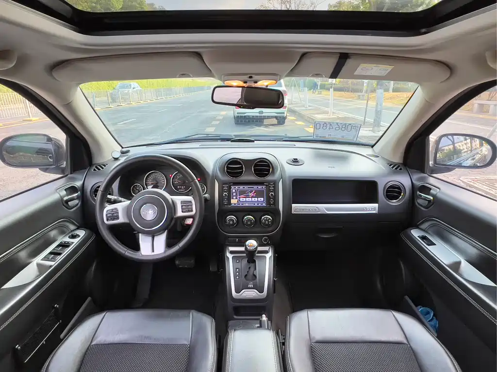 Jeep Compass 2014 — фото 10