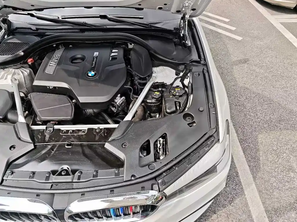 BMW 5 Series 2019 — фото 11
