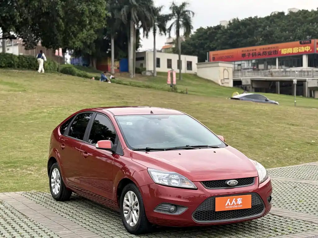 Ford Focus 2015 — фото 3