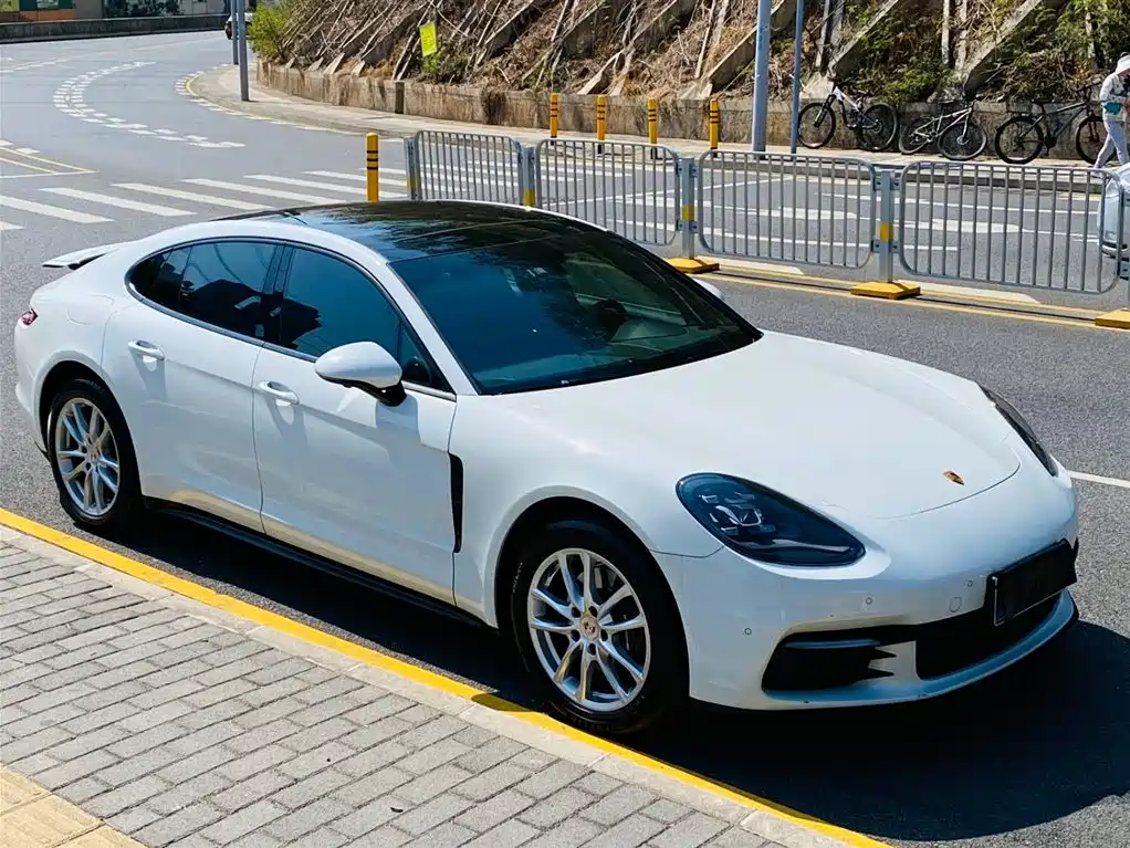 Porsche Panamera 2019 — фото 3