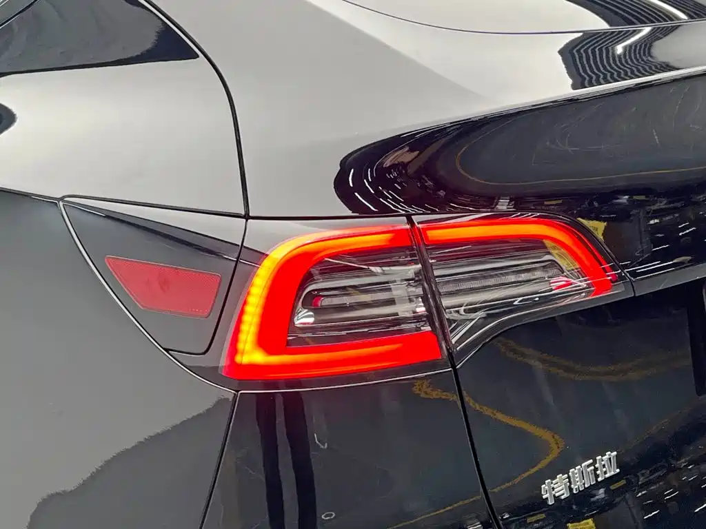 Tesla Model Y 2023 — фото 11