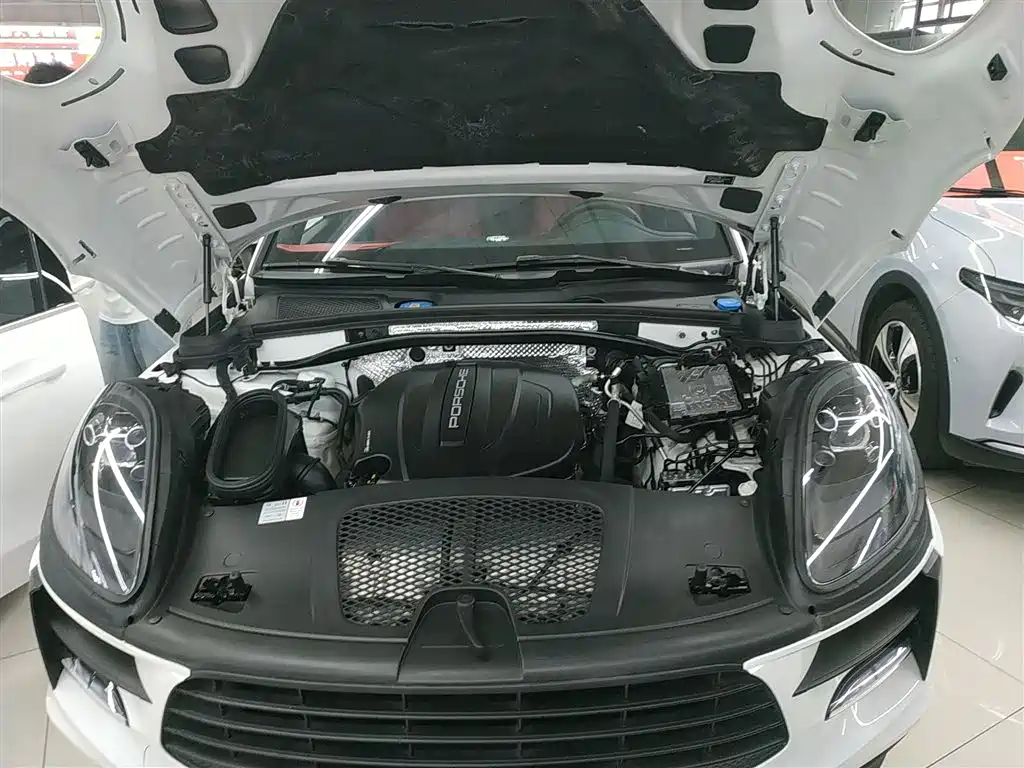Porsche Macan 2021 — фото 10