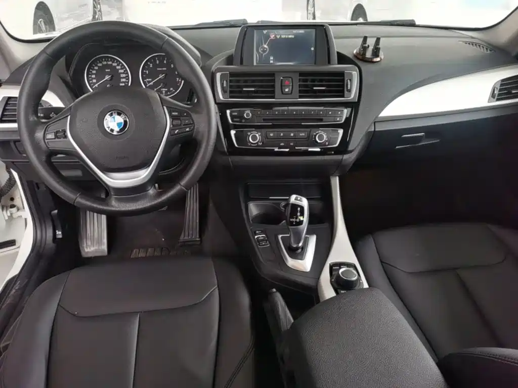 BMW 1 Series 2017 — фото 10