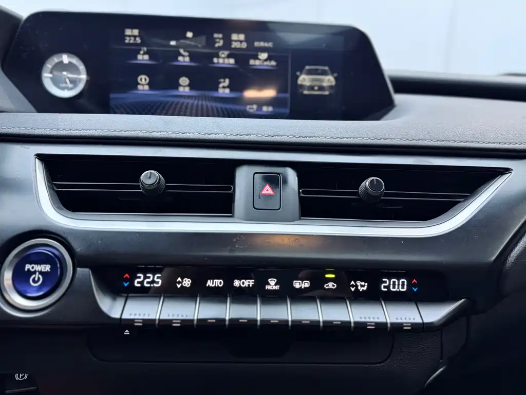 Lexus UX 2021 — фото 14