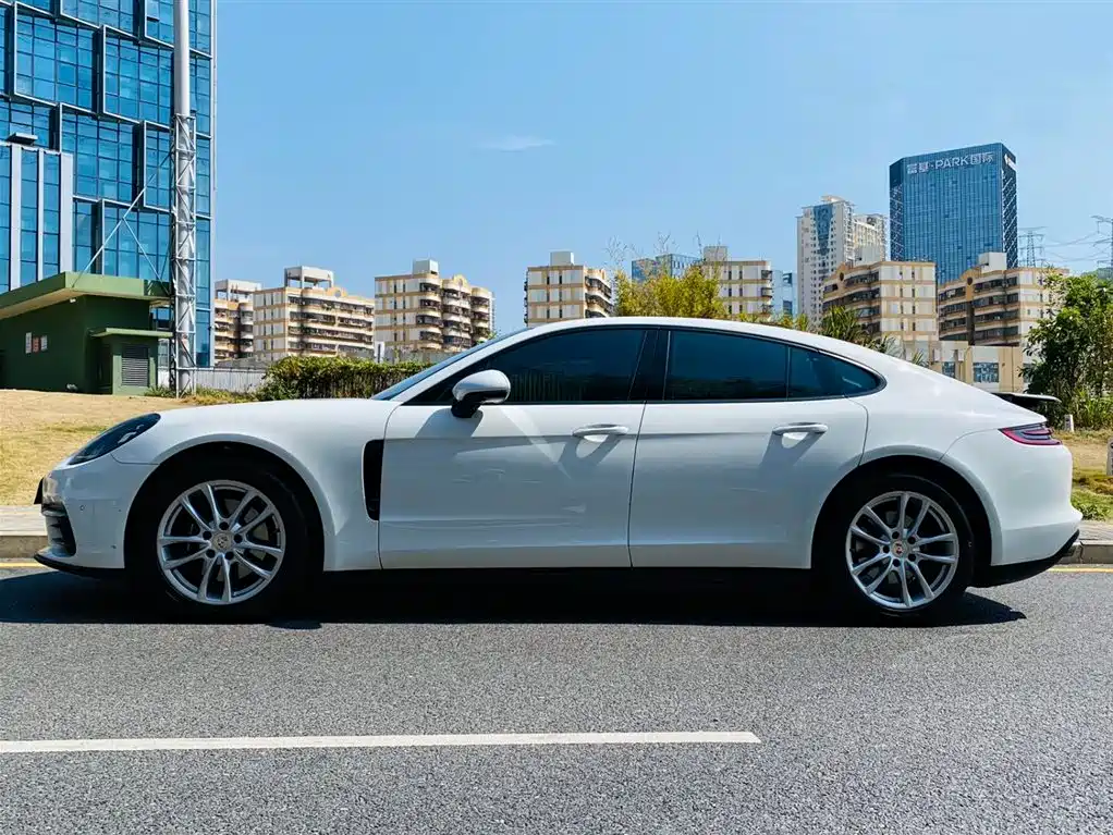 Porsche Panamera 2019 — фото 11