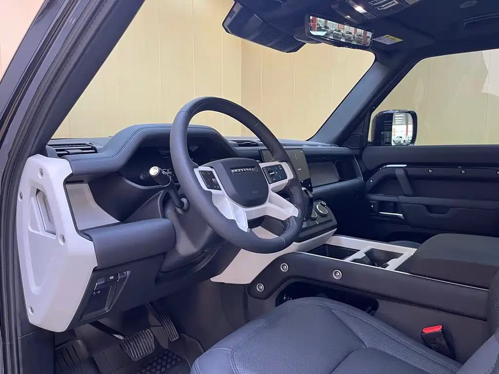 Land Rover Defender 2025 — фото 10