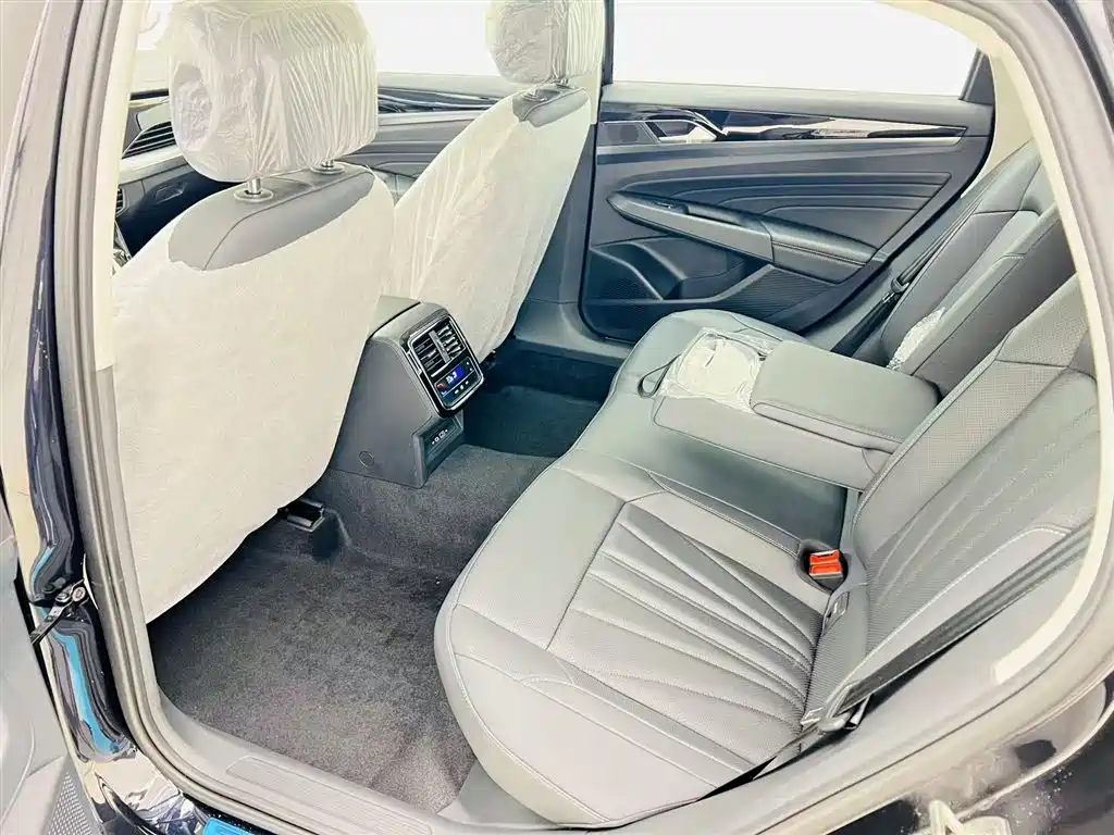 Volkswagen Passat — фото 13