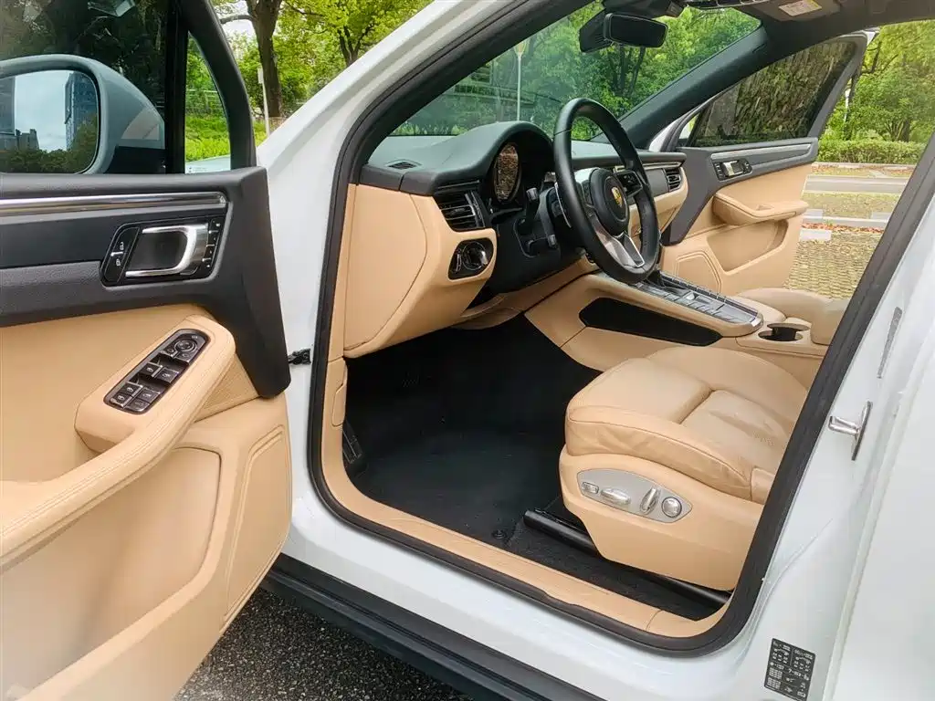 Porsche Macan 2020 — фото 10