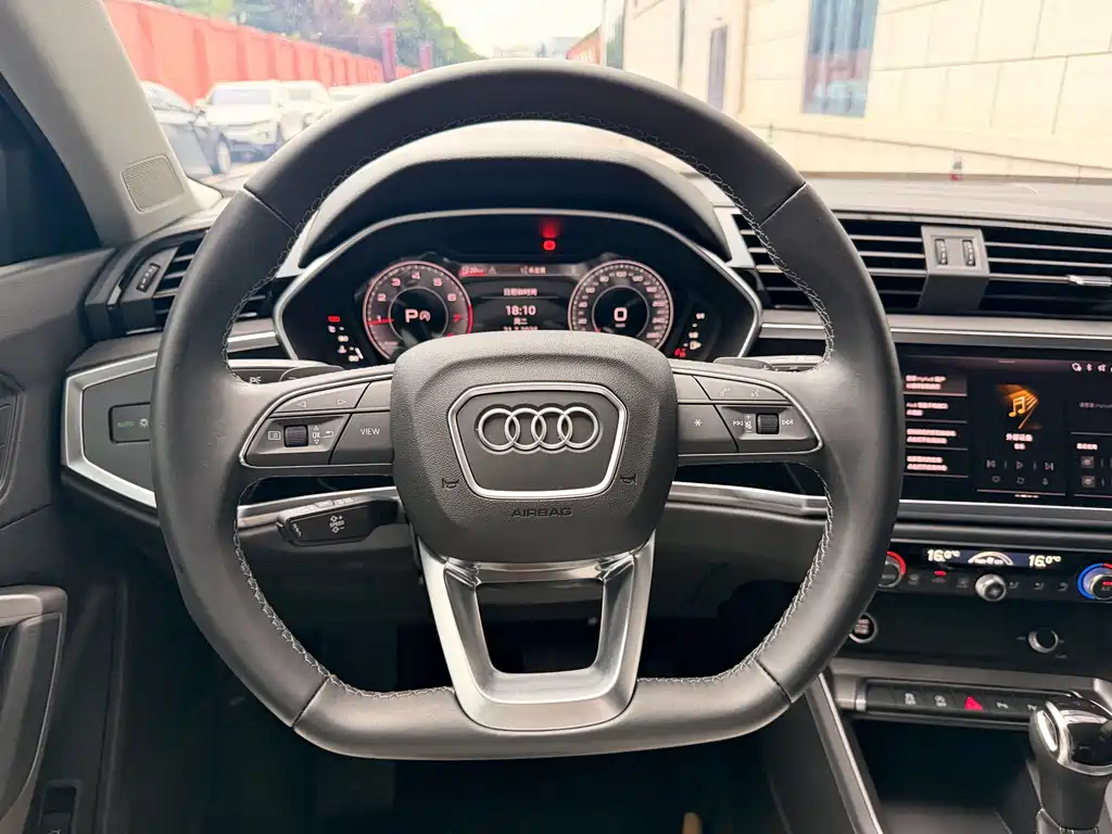 Audi Q3 2023 — фото 8