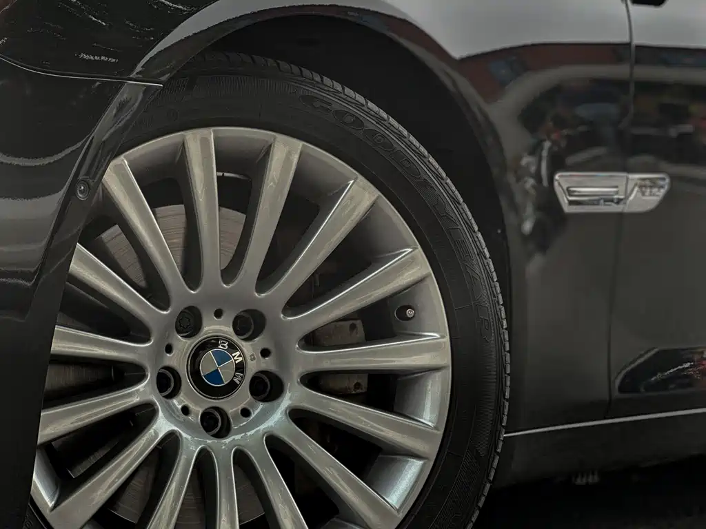 BMW 7 Series 2011 — фото 13