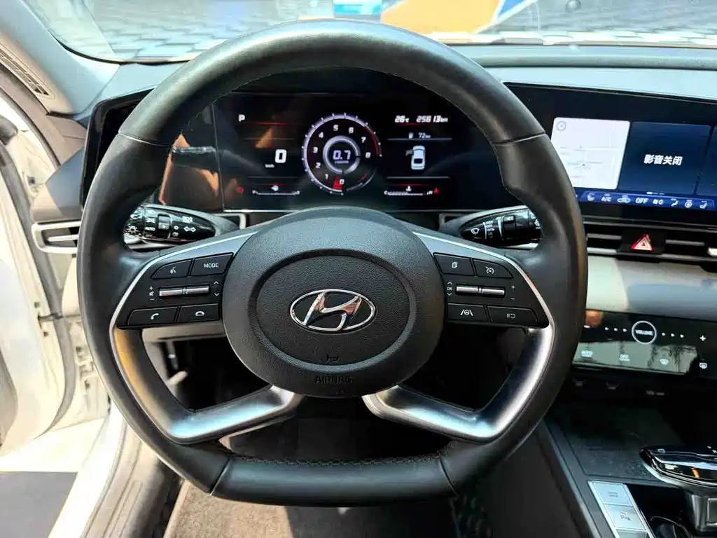 Hyundai Elantra 2022