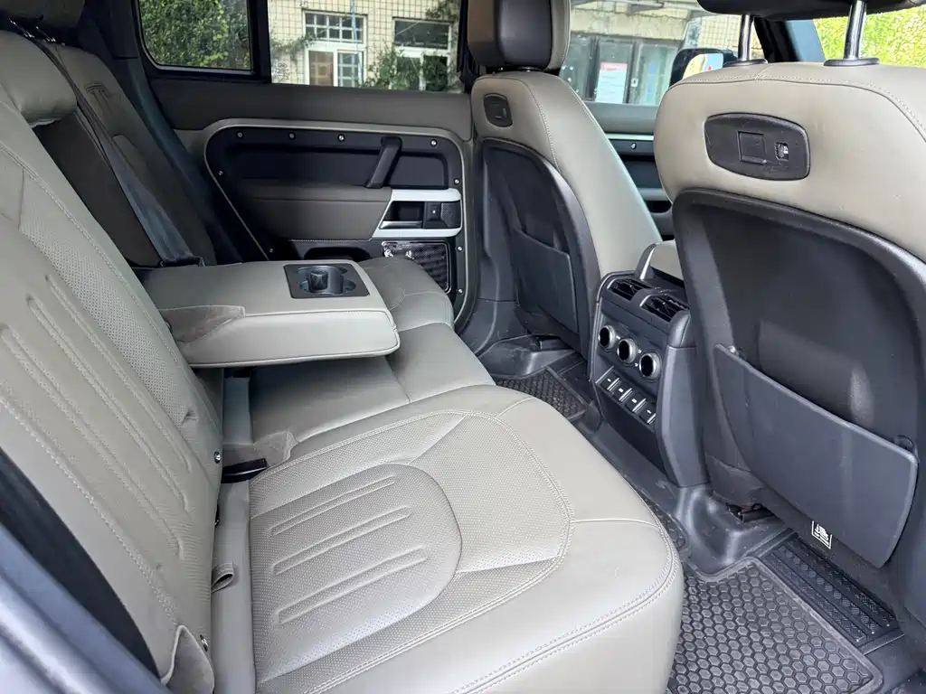 Land Rover Defender 2021 — фото 13