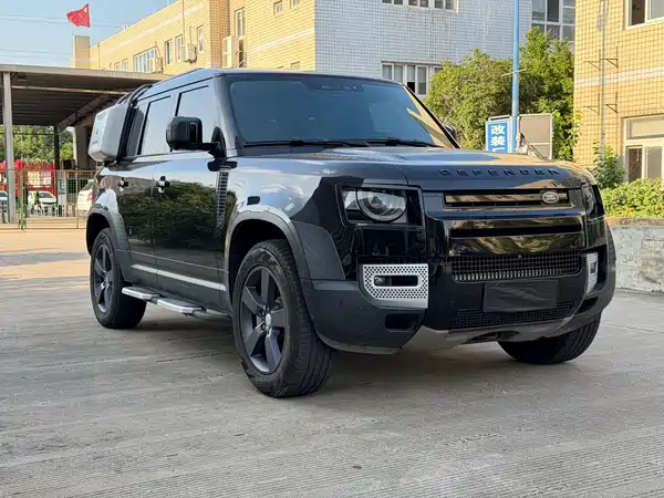 Land Rover Defender 2021