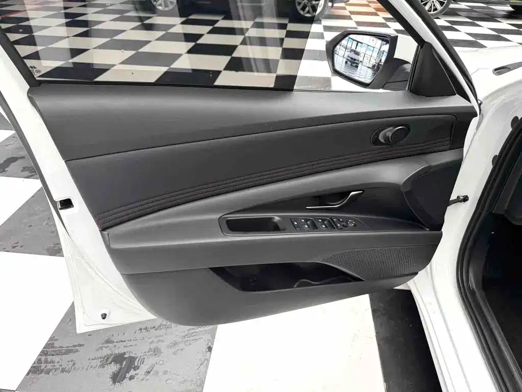 Hyundai Elantra 2022