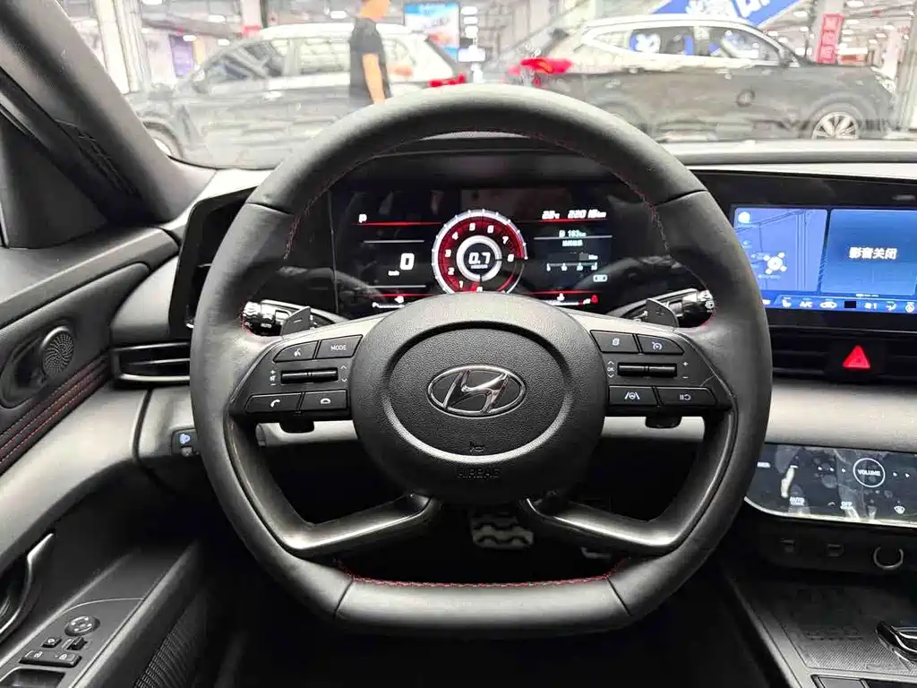 Hyundai Elantra 2022 — фото 10
