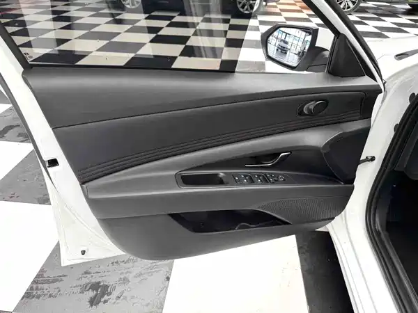 Hyundai Elantra 2022