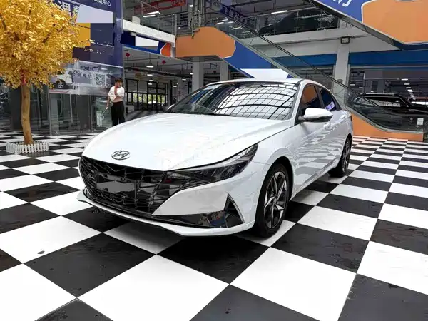 Hyundai Elantra 2022
