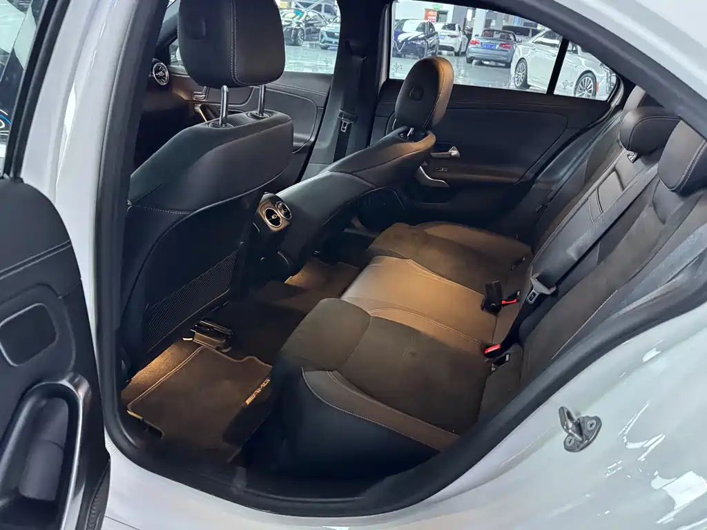 Mercedes-Benz A-Class 2019 — фото 4