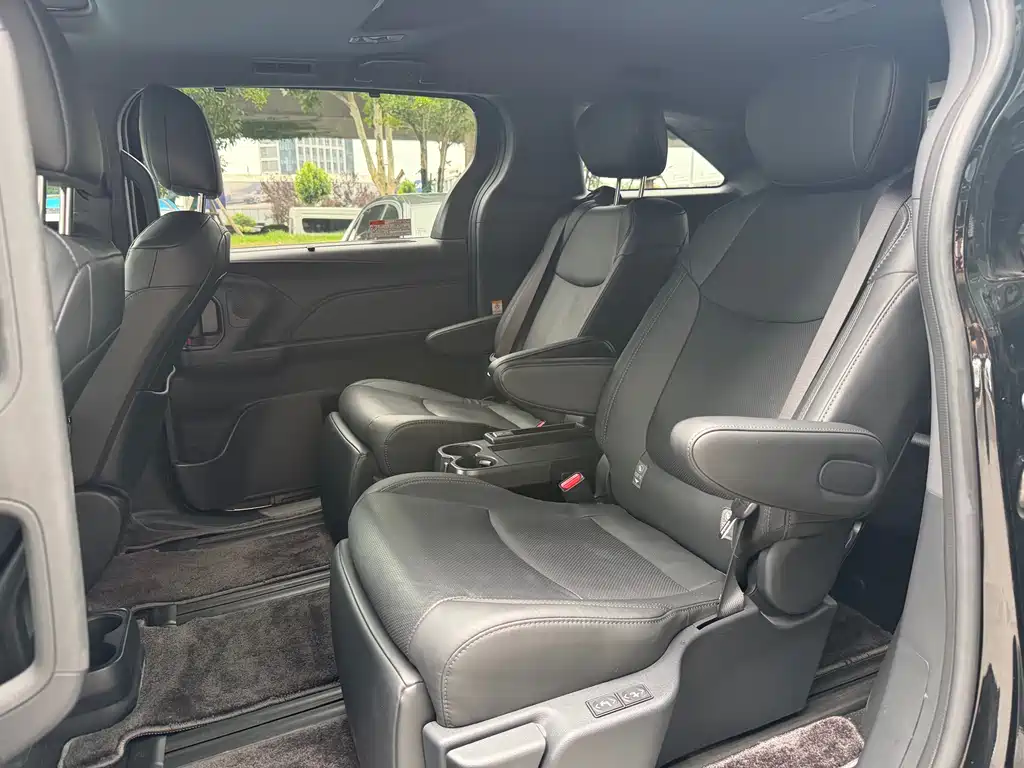 Toyota Sienna 2025