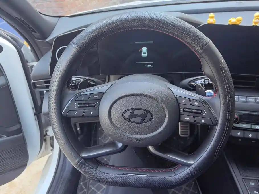 Hyundai Elantra 2025 — фото 15