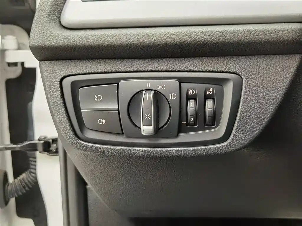 BMW 1 Series 2018 — фото 21