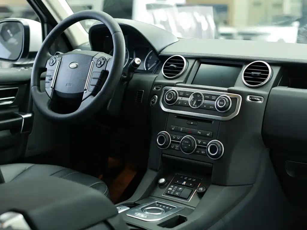 Land Rover Discovery 2016 — фото 11